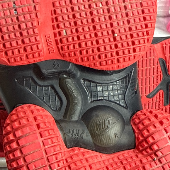 (N1) Nike Lebron 19 XIX Bred GS Boys 3.5Y Black/Red Basketball Shoes DDO418-011 - Picture 8 of 15